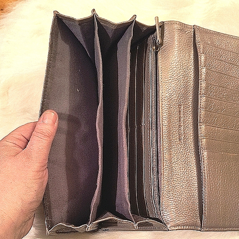 Black Leather Piton Embossed Wallet with Button Closure - Picture 6 of 8